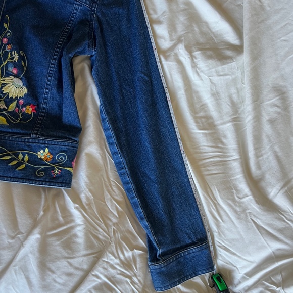 Floral embroidered denim jacket Medium in good condition - Picture 10 of 11